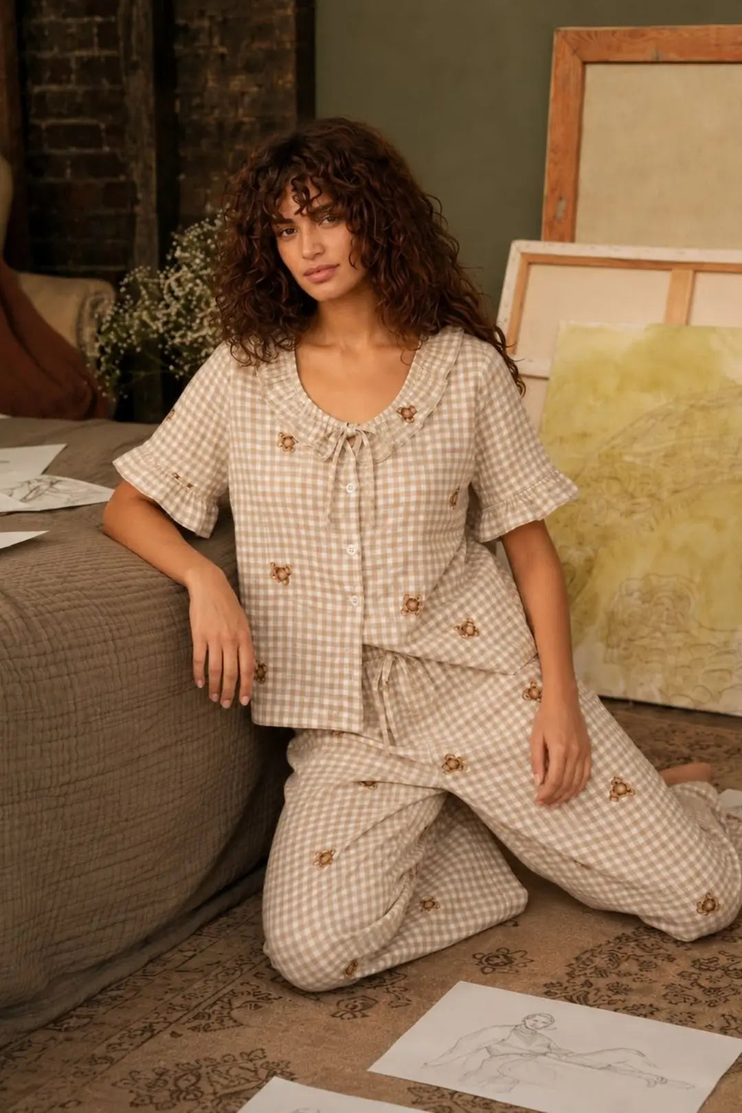 Bella Notte Bej Ekose Ayıcık Desenli Fırfır Yaka Kısa Kollu Düğmeli Pijama Takımı 61235 - Bej