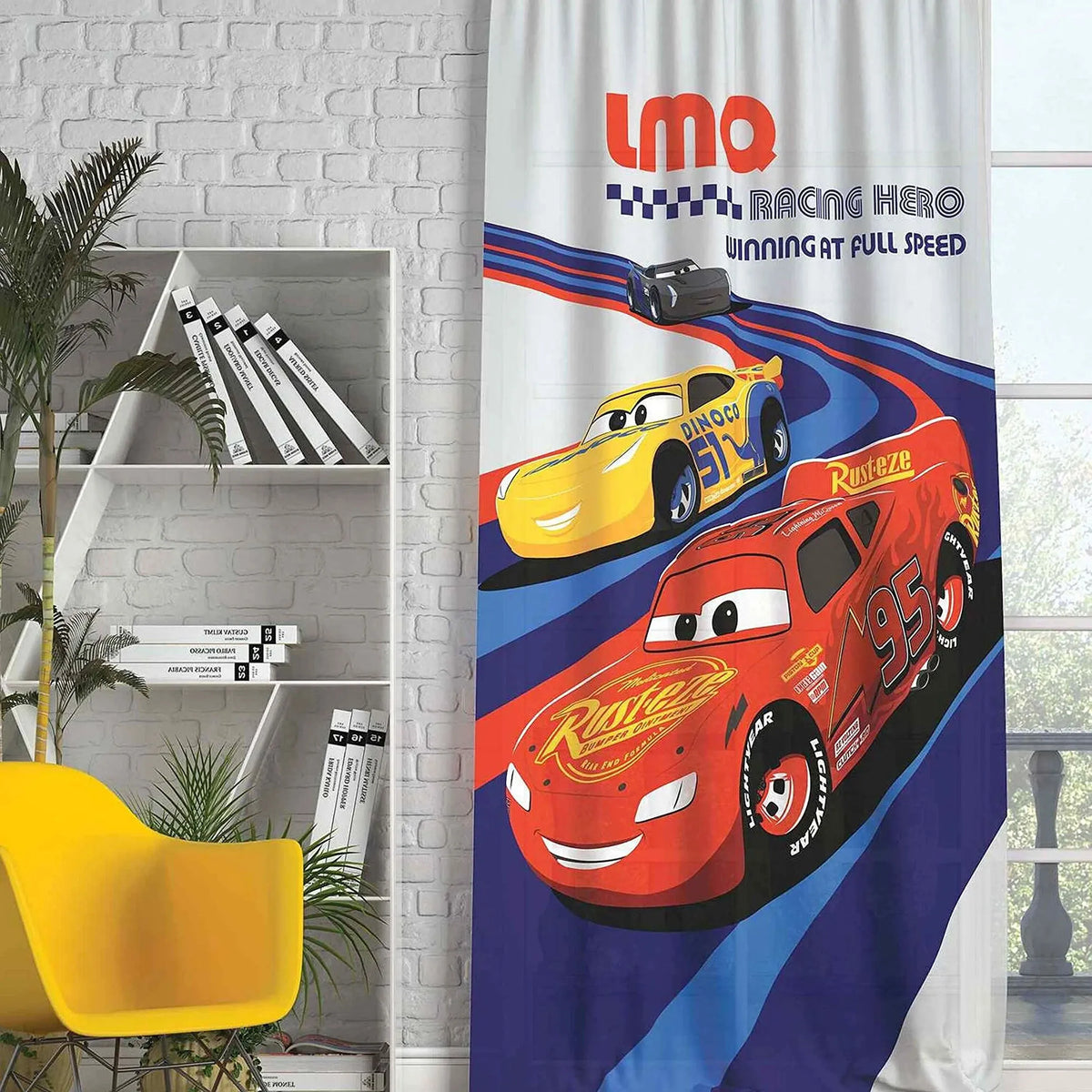 Taç Lisanslı Disney Cars Race Tekli Fon Perde