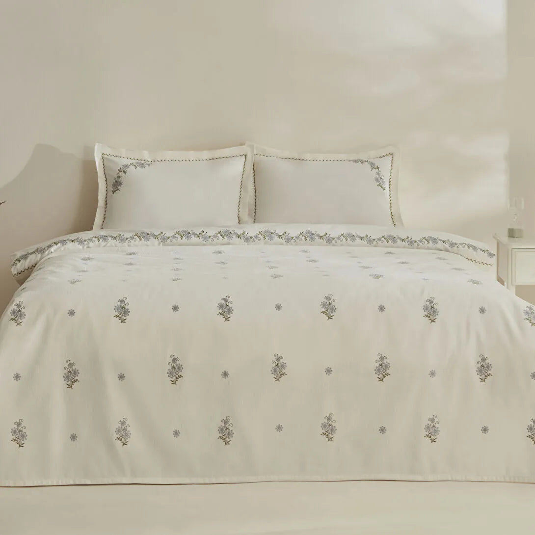 Karaca Home Vanes Çift Kişilik Nakışlı Nevresim Pike Takımı Bej