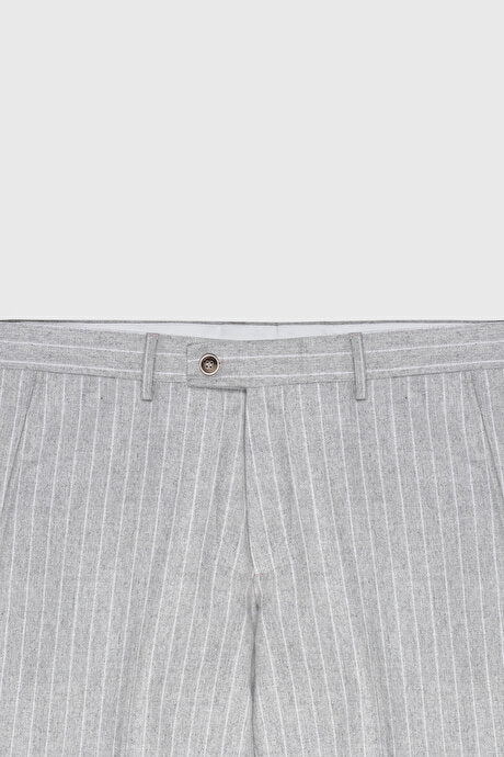 Yünlü Slim Fit Dar Kesim Kırlangıç Yaka Çizgili Kapak Cepli Açık Gri Takım Elbise