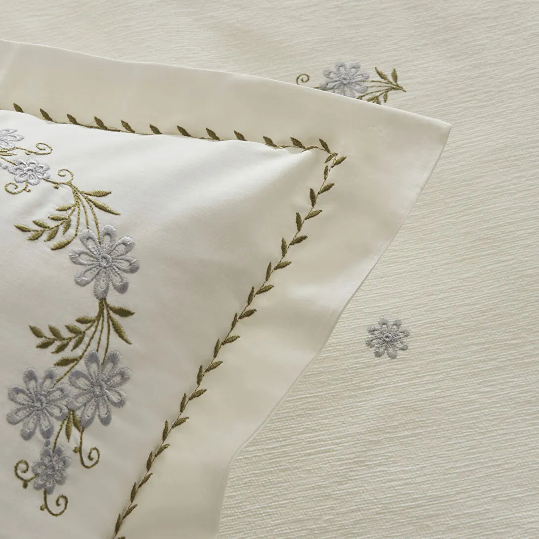 Karaca Home Vanes Çift Kişilik Nakışlı Nevresim Pike Takımı Bej