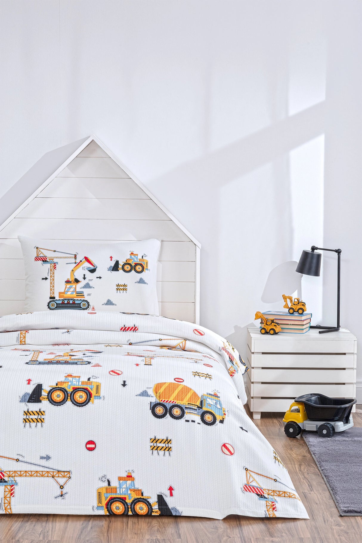 Özdilek
Builder Tek Kişilik Lastikli Çarşaf Çocuk Pike Takımı