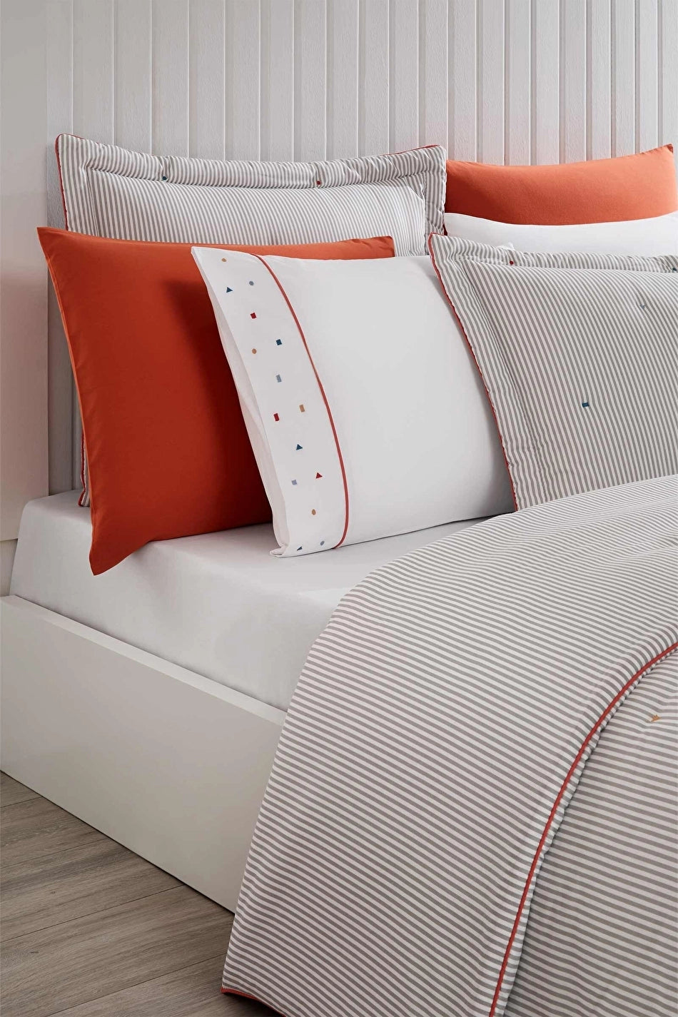 Özdilek
Comforter Orient Çift Kişilik Uyku Seti