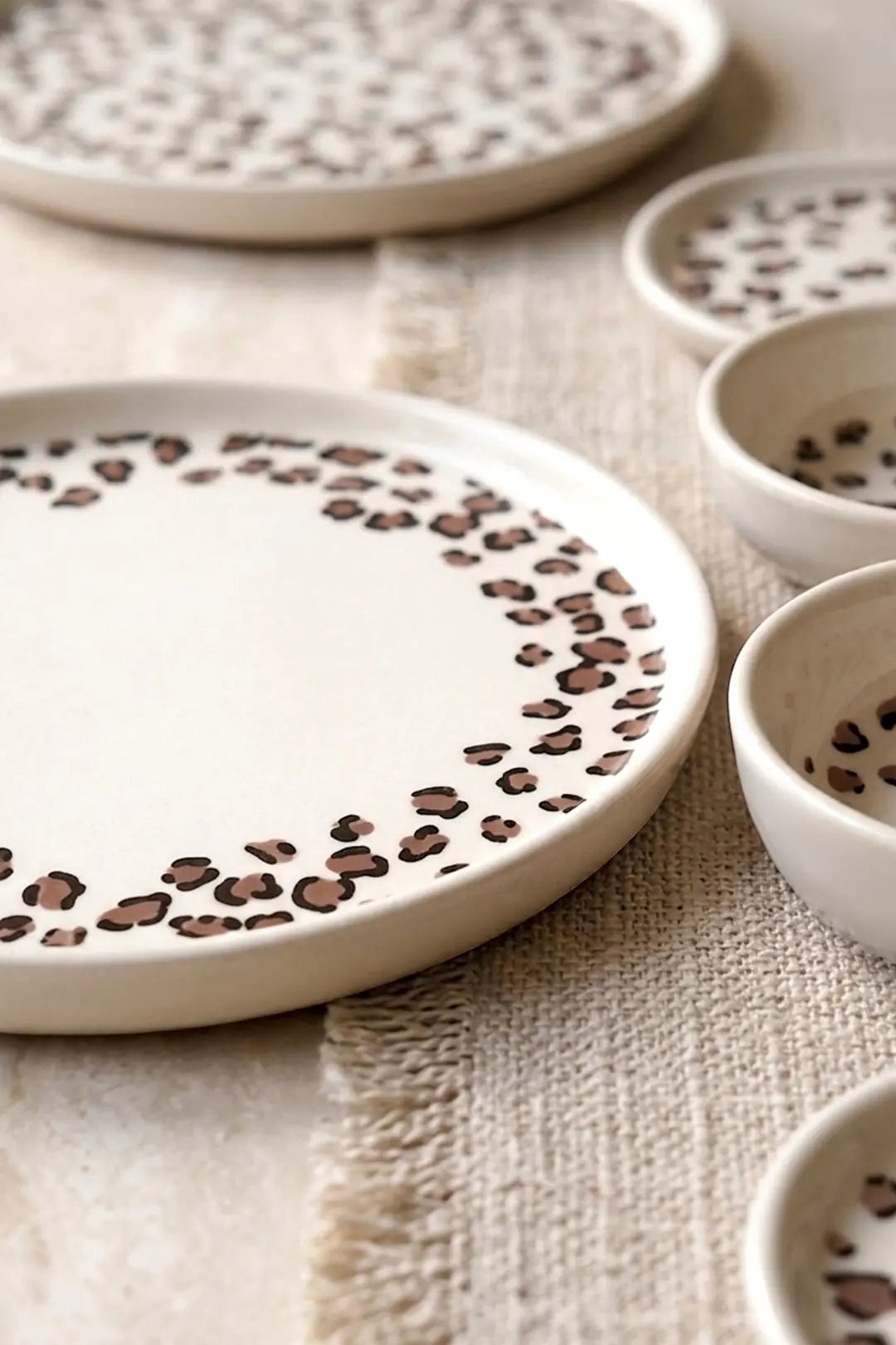 Kitchen Life 14 Parça 6 kişilik Premium Leopar Kahvaltı Takımı- Stackable Lüx Kahvaltılık Sunum Seti Tabağı