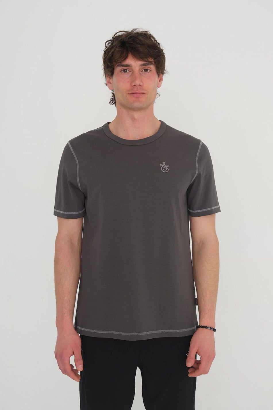 TSHIRT OMUZ VE KOLLARI ZİNCİR DİKİŞLİ FÜME