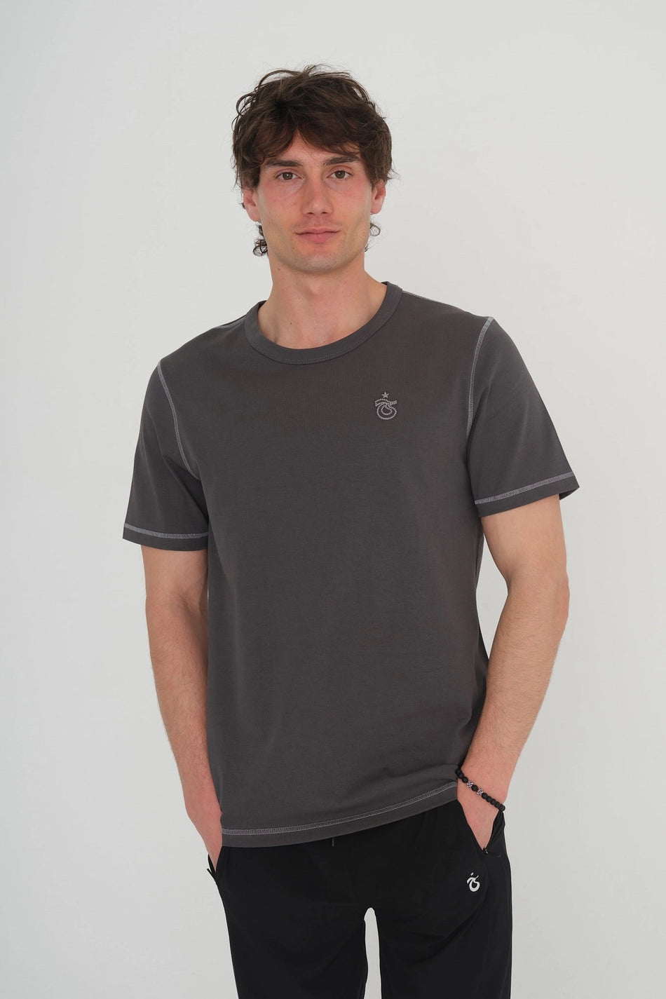 TSHIRT OMUZ VE KOLLARI ZİNCİR DİKİŞLİ FÜME