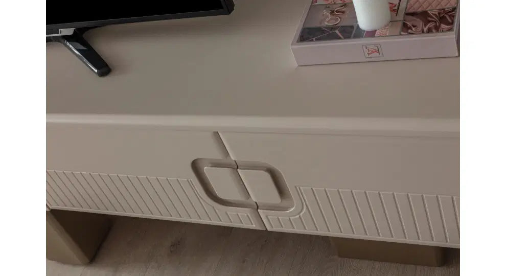 FLYMOB Parla Tv Ünitesi