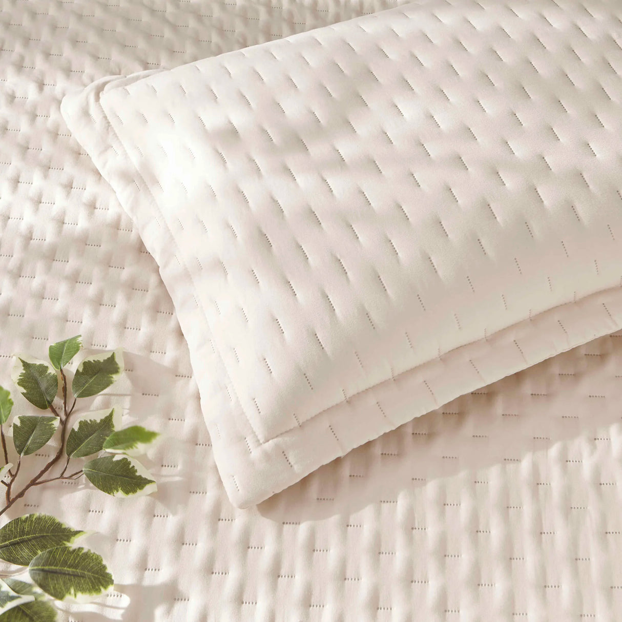 Linens Gardenia Çift Kişilik Yatak Örtüsü Seti