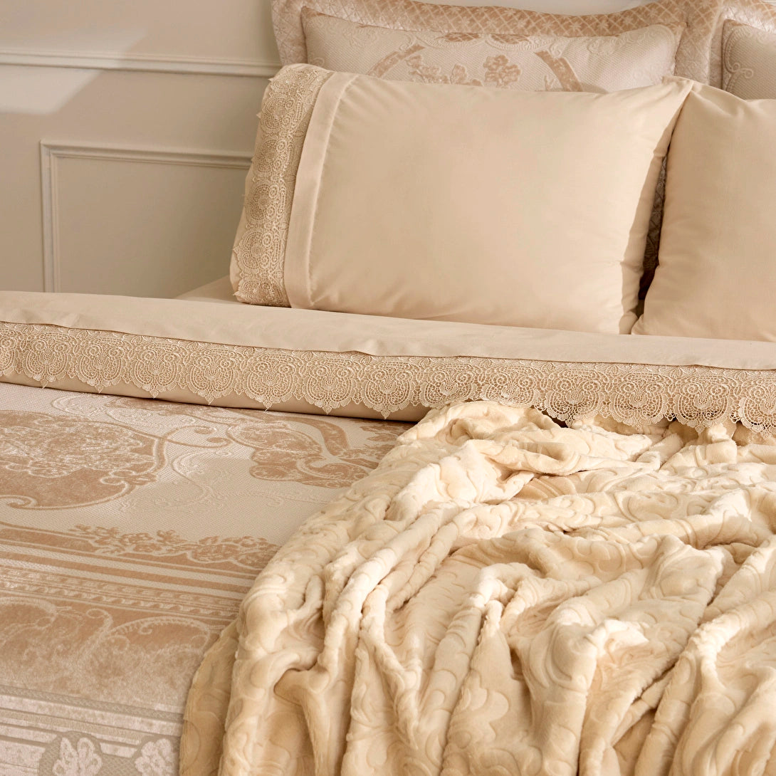 Karaca Home Valeria Queen 8 Parça Çeyiz Seti Gold