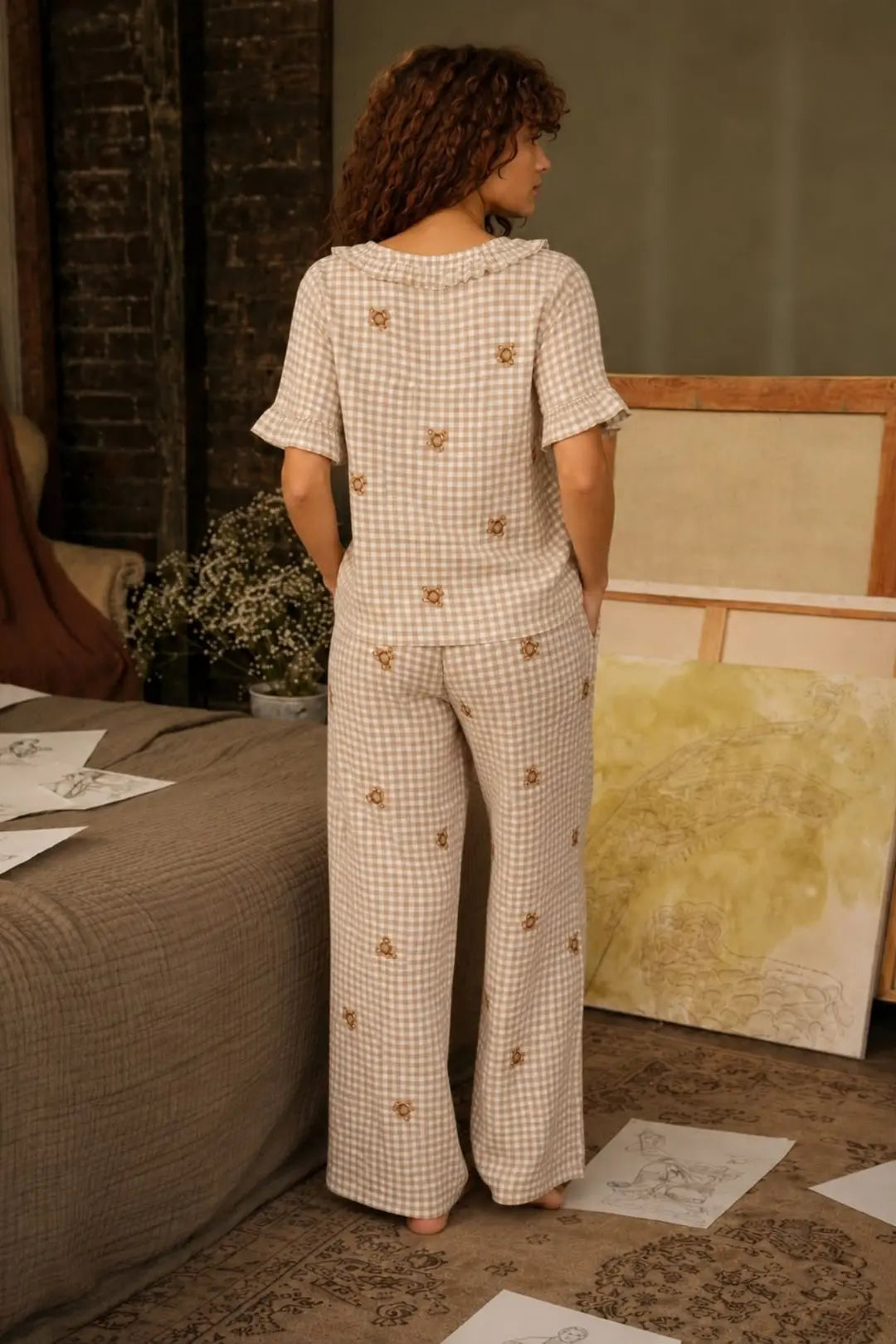 Bella Notte Bej Ekose Ayıcık Desenli Fırfır Yaka Kısa Kollu Düğmeli Pijama Takımı 61235 - Bej