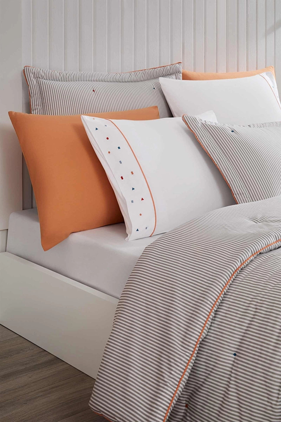 Özdilek
Comforter Orient Çift Kişilik Uyku Seti