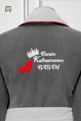 Özdilek
Benim Kahramanım Babam Nakışlı Kadife Erkek Bornoz Seti