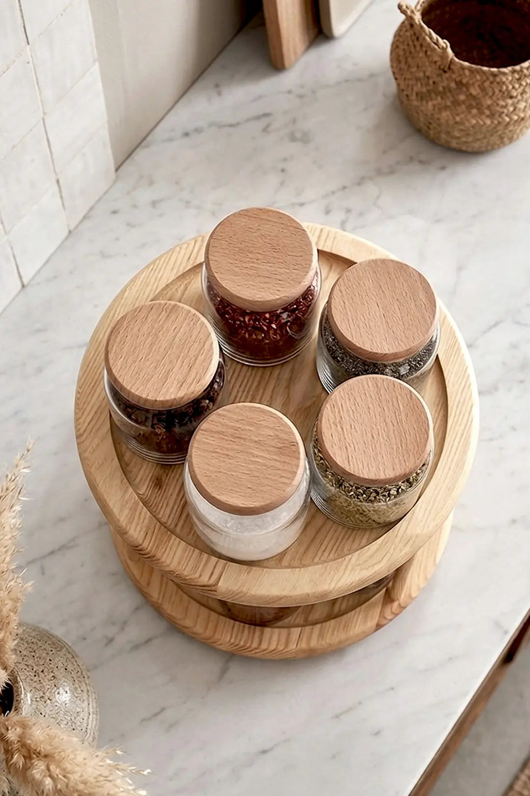 Kitchen Life 11 Parça Bambu Kapaklı Vakumlu Döner Bambu Standlı Etiketli Cam Baharatlık Seti Kavanoz