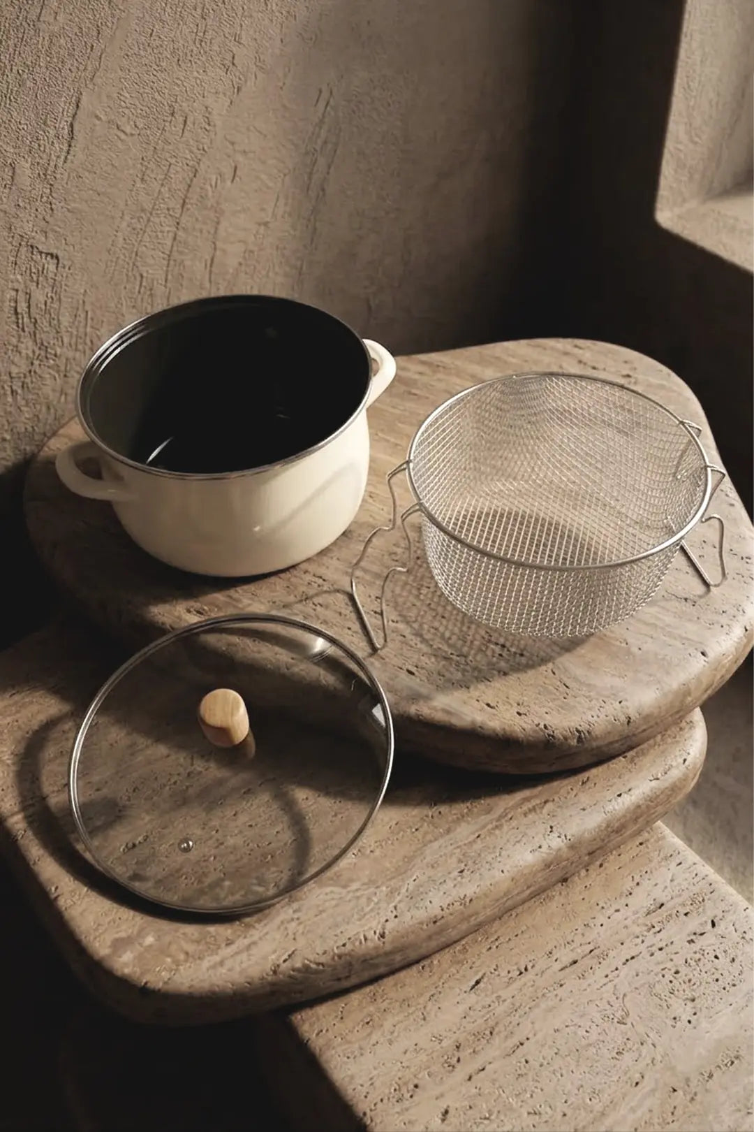 Kitchen Life Terra Cook Ahşap Kulplu,Paslanmaz Saplı Siyah Süzgeçli Emaye Kızartma Tenceresi 22 cm (Copie)