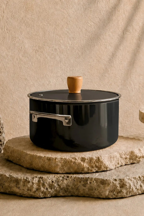 Kitchen Life Titan Cook Marmite à friture émaillée noire avec panier filtrant, manche en bois et poignée en acier inoxydable, 22 cm