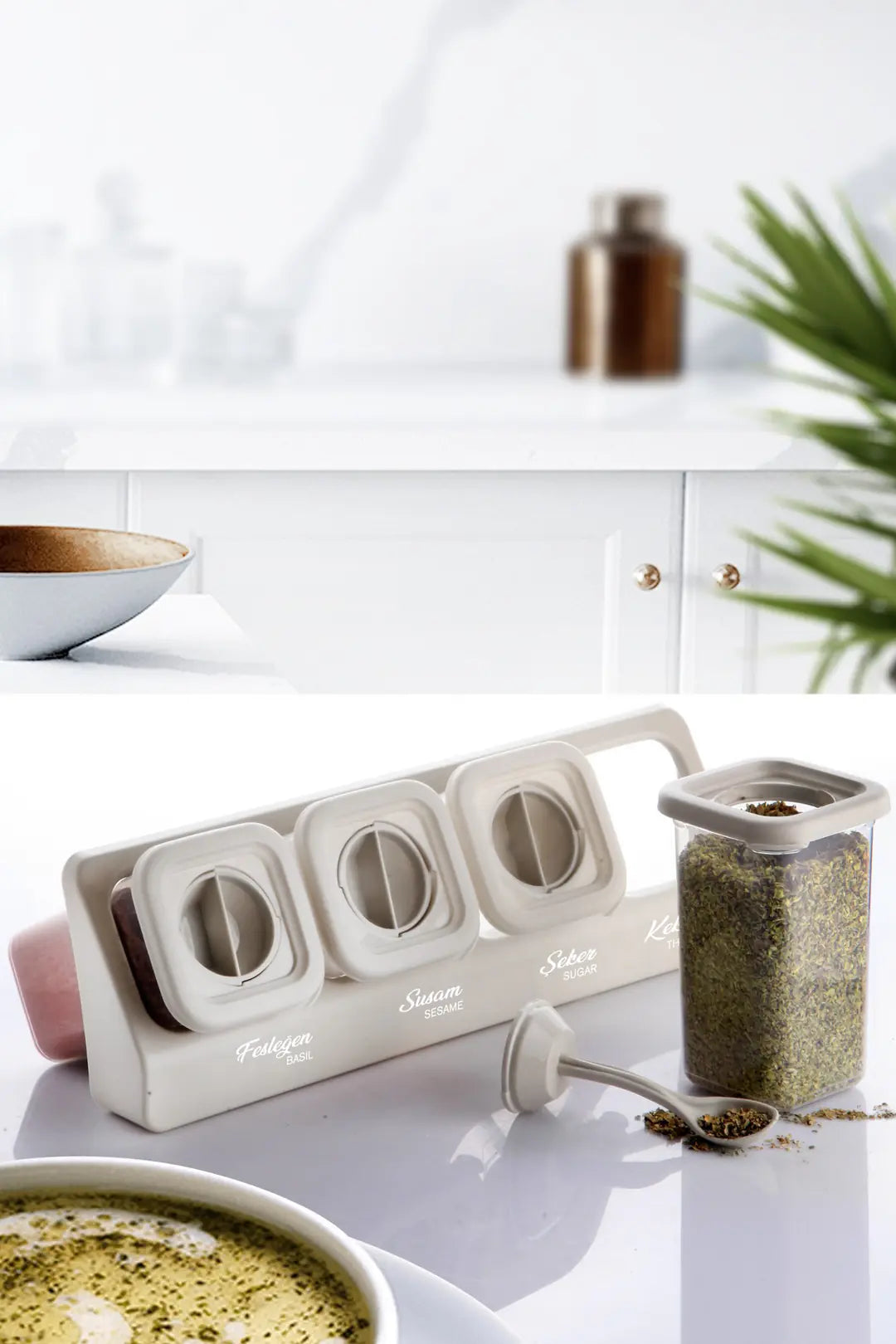 Kitchen Life 12'li Etiketli Standlı Kilitli Kaşıklı Kendinden Yapışkanlı Kare Baharatlık Takımı - Erzak Saklama Kabı Seti