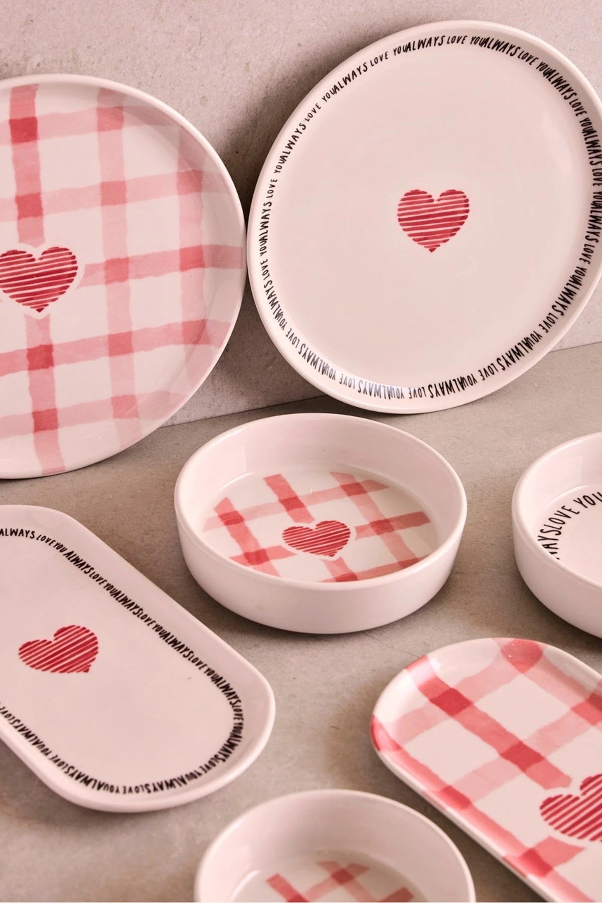 PEROTTİ Hearts 14 Parça 6 Kişilik Kalpli Seramik Stackable Kahvaltı Seti Sunum Tabağı