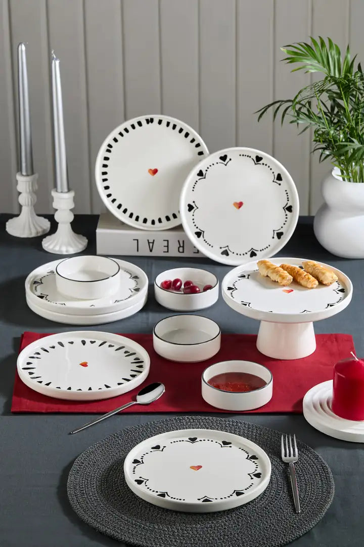 Kitchen Life Premium 11 Parça Black Hearts Ayaklı Sunum Standlı Kahvaltı Takımı - Handmade Kalpli Kahvaltı Takımı